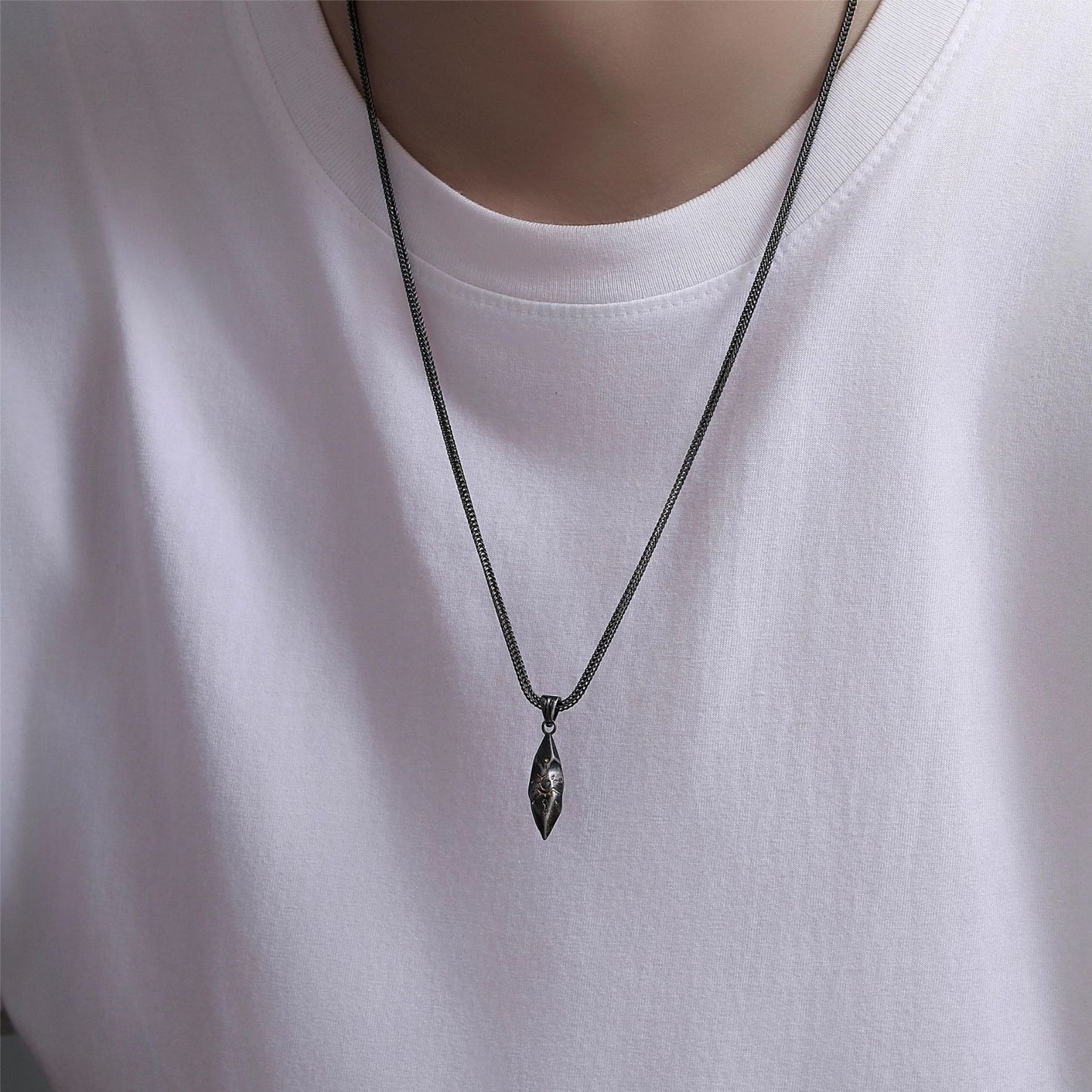 Colar Masculino Solar Rune™ – Pingente Tribal em Cobre