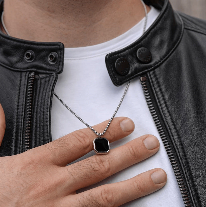 Colar Masculino Eclipse™ – Pingente Geométrico em Aço Inoxidável